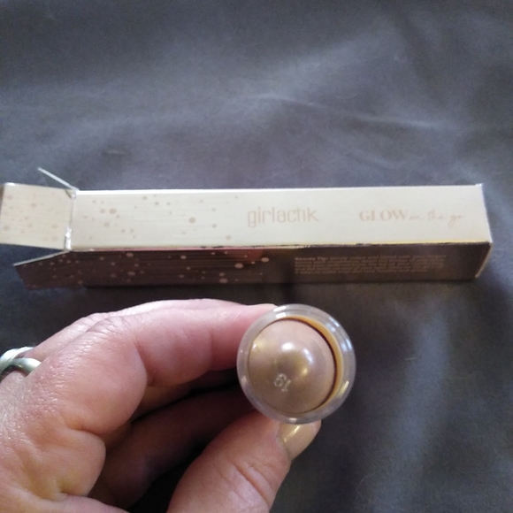 Girlactik glow on the go highlighter stick - Picture 4 of 5